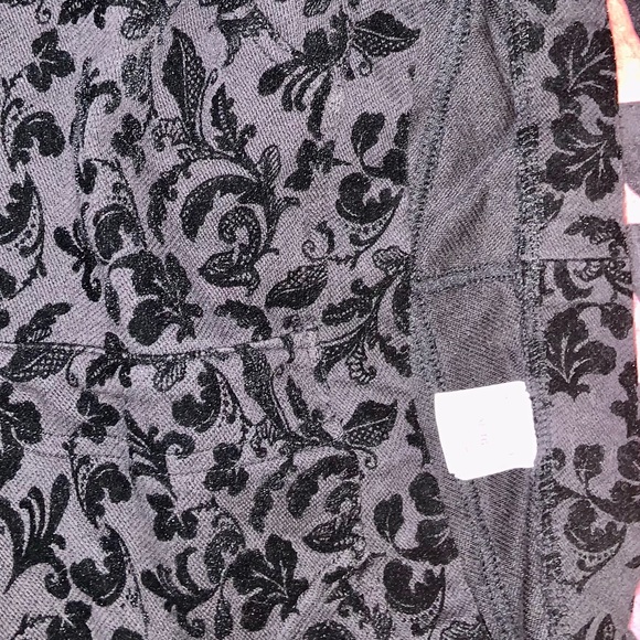 Velvet Floral Leggings - Picture 3 of 3
